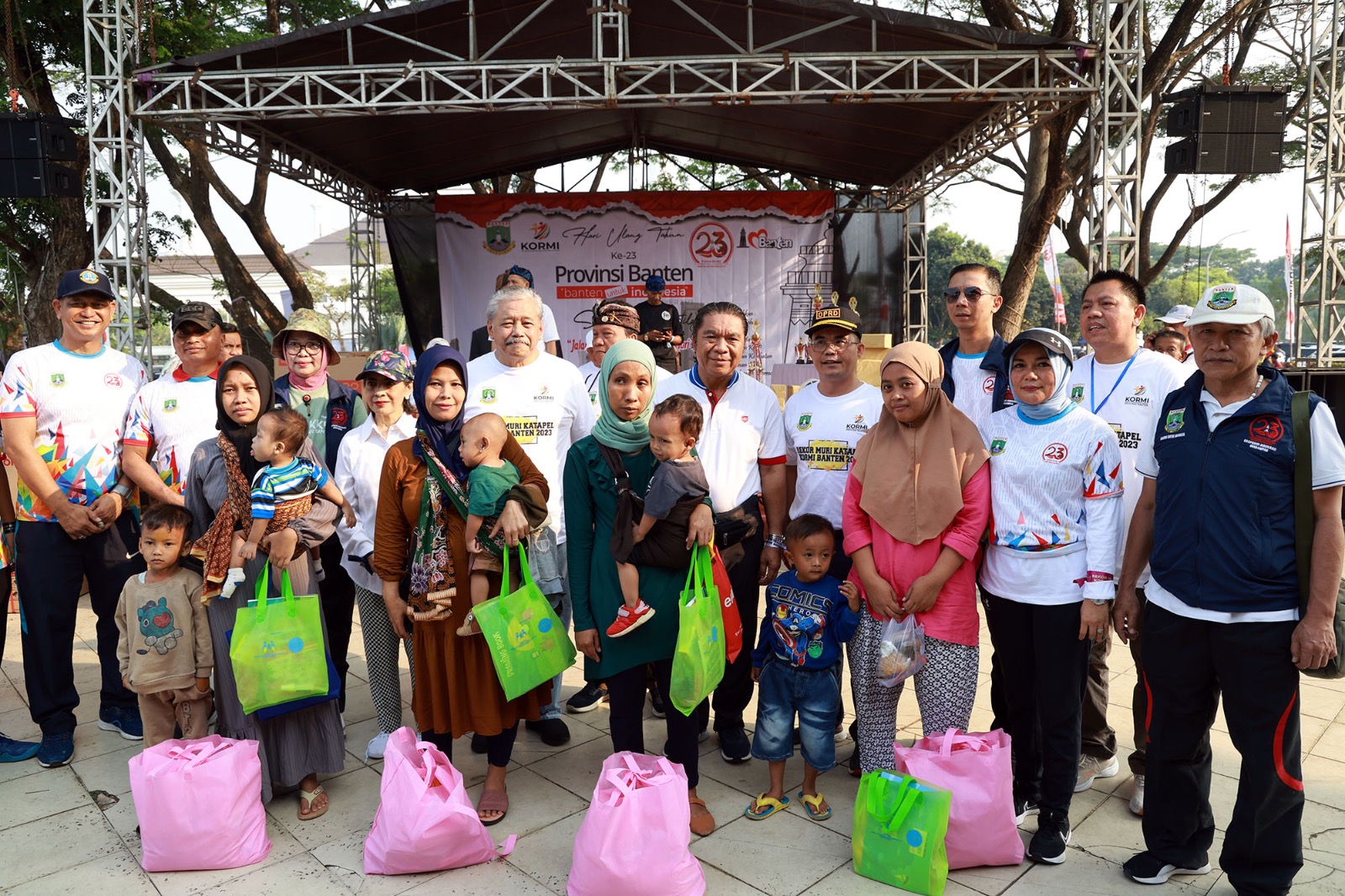 Pj Gubernur Al Muktabar Rayakan HUT ke-23 Provinsi Banten Bersama Ribuan Masyarakat