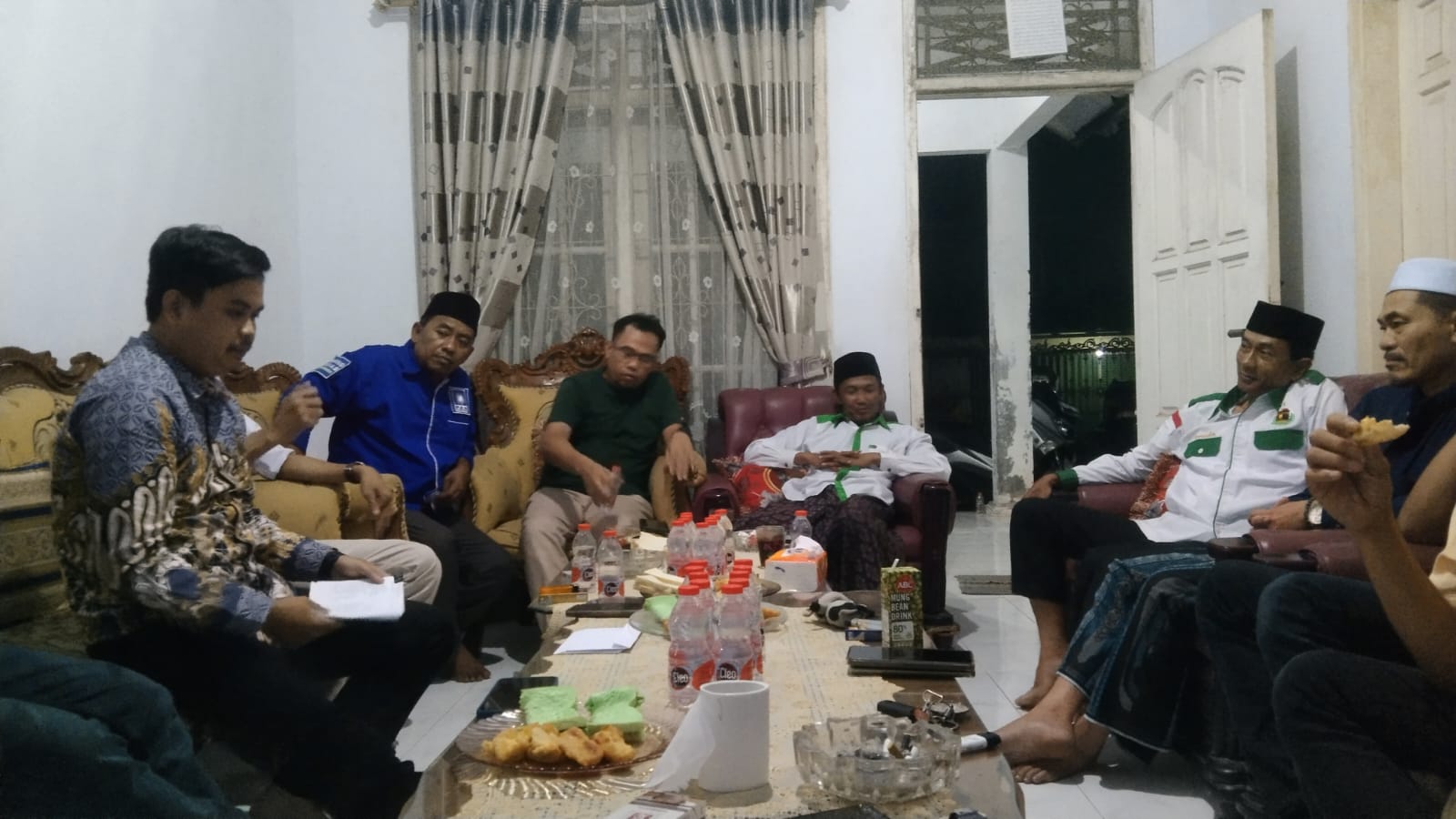 Figur H Holil Almunawir Caleg DPRD Kabupaten Serang Hadiri Silaturohmi Asosiasi  Relawan Gunungsari Bersatu (RGB)