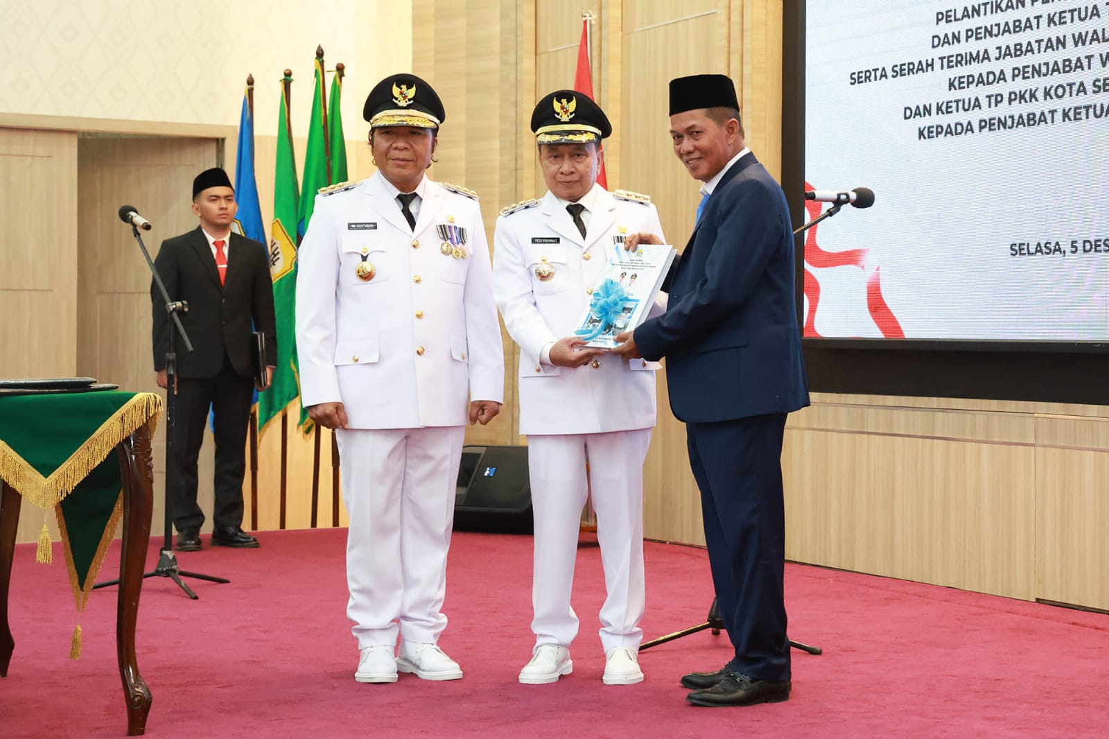 Pj Gubernur Banten Al Muktabar Lantik Pj Wali Kota Serang