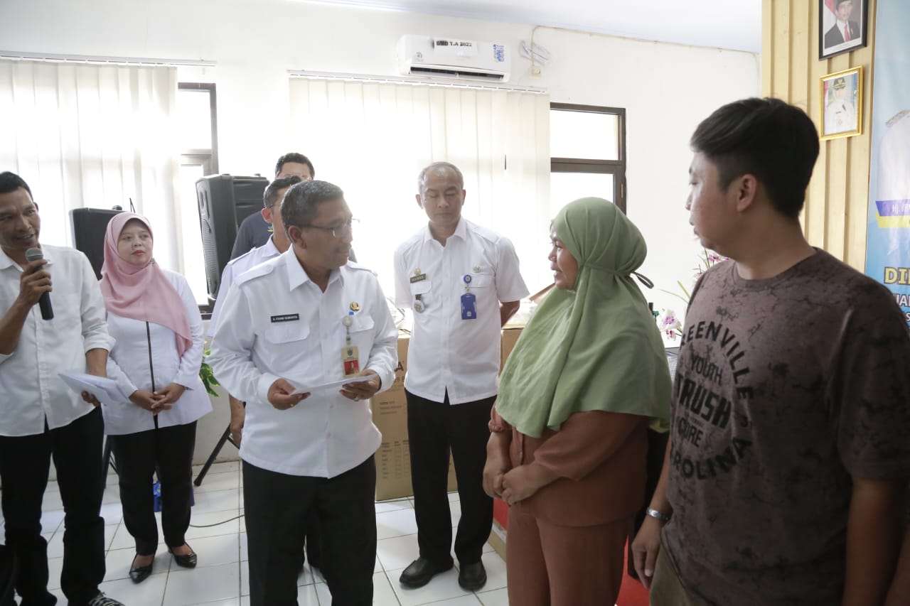 Warga Terdampak Bencana Angin Puting Beliung Dapat Bantuan Bahan Bangunan Rumah