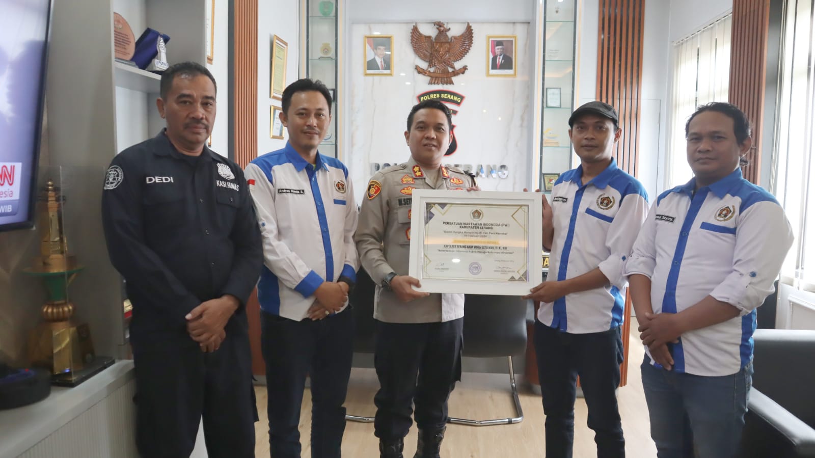 Jelang HPN di Jakarta, PWI Kabupaten Serang Berikan Penghargaan Kepada Kapolres