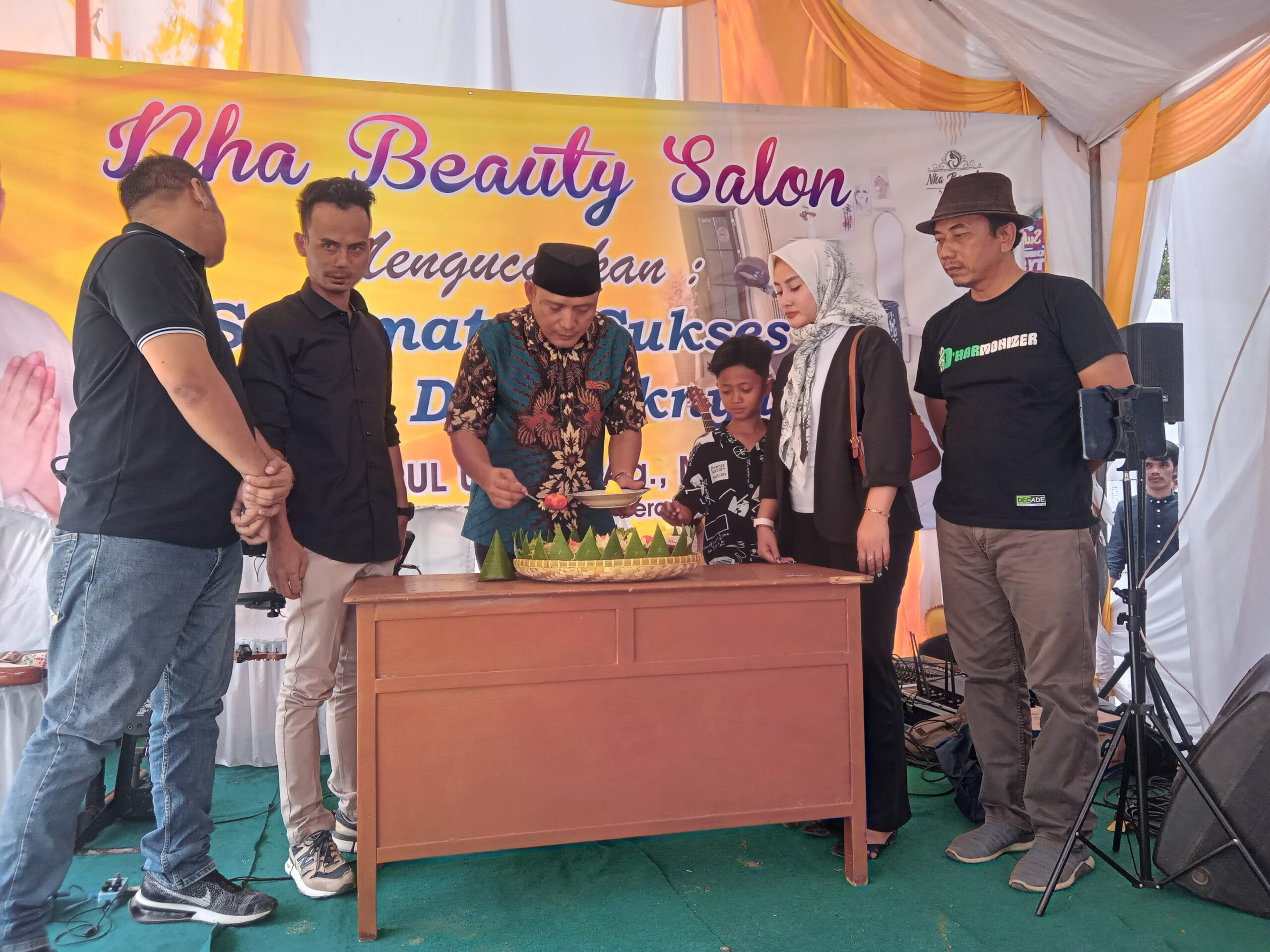 Ketua DPRD Kabupaten Serang, H. Bahrul Ulum, menghadiri grand opening Nha Beauty Salon