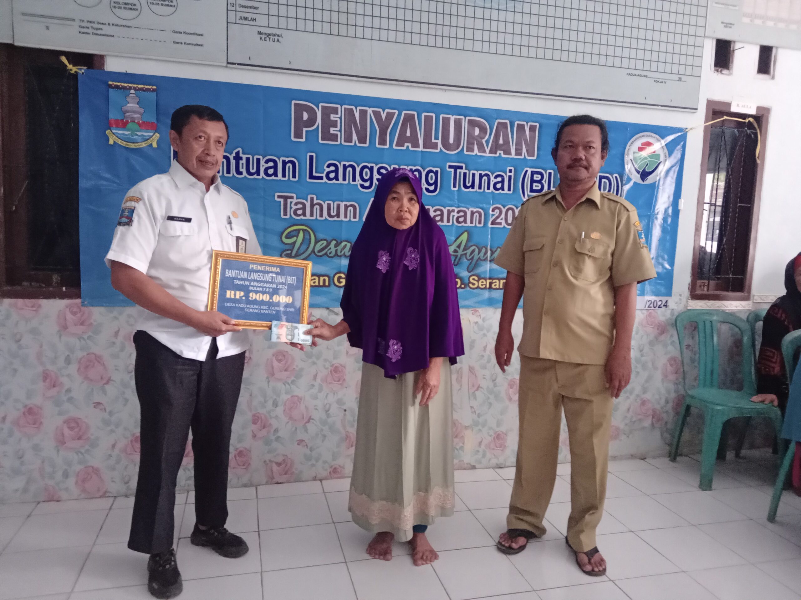 Desa Kadu Agung  melaksanakan program Salurkan Bantuan Langsung Tunai  (BLT-DD) Tahun 2024.