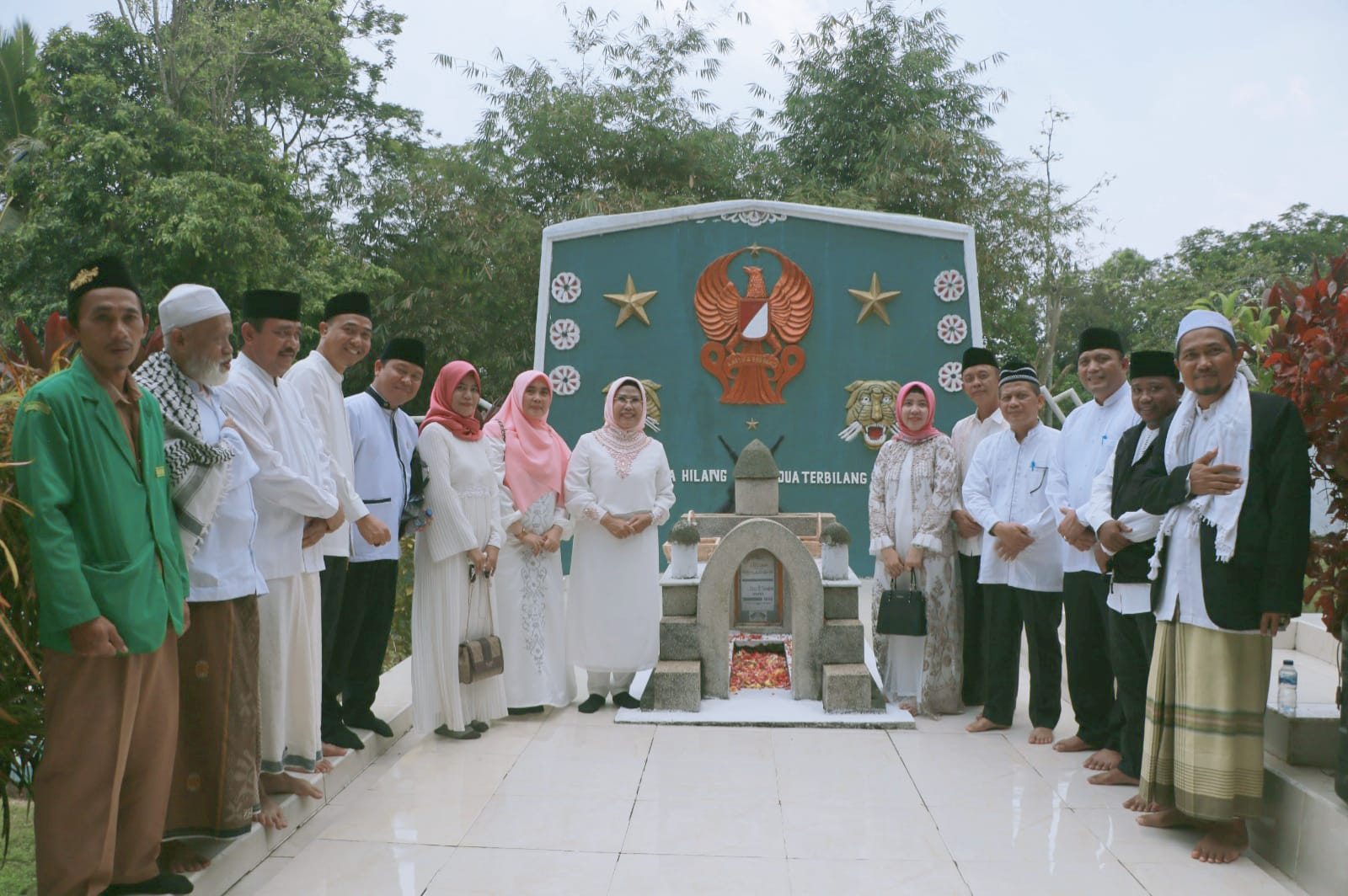 Bupati Serang Ziarah ke Makam Brigjen KH Syam’un