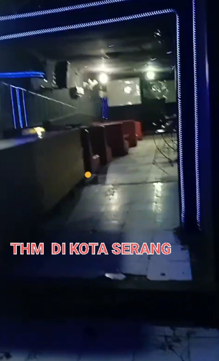 Diduga melanggar peraturan daerah. beberapa THM masih tetap beroperasi meski pintu masuk utama dalam kondisi disegel