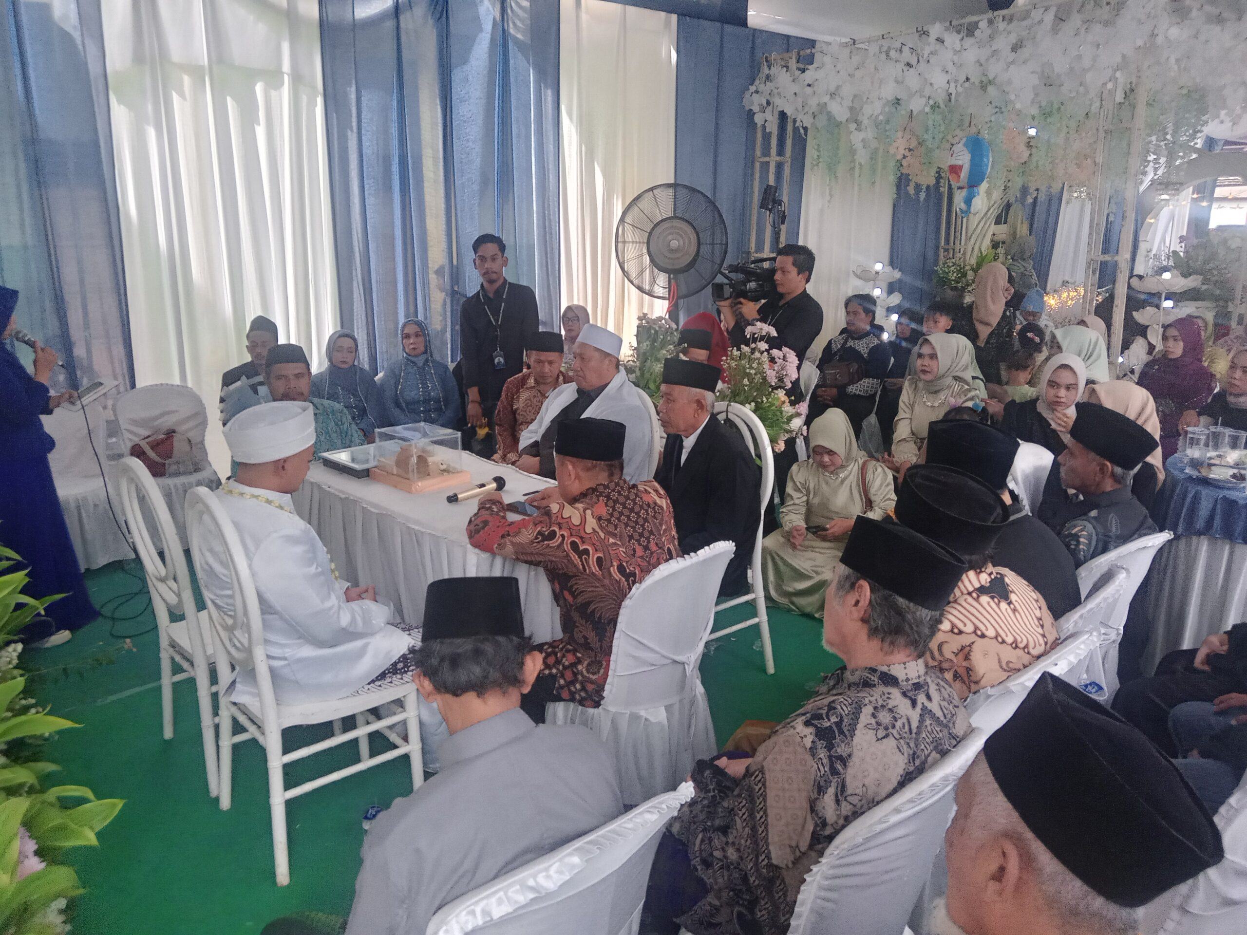 Anggota DPRD Provinsi menghadiri Akad Nikah putri Ketua FKDT Kecamatan Gunungsari